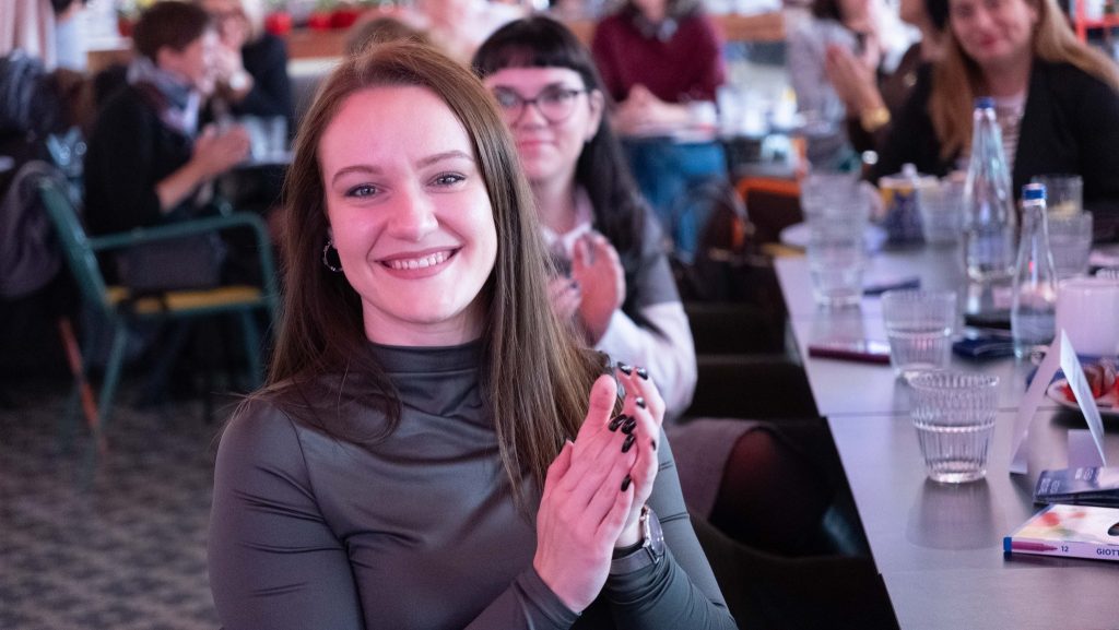 586386085 1241660201321451 1623600480185302113 N